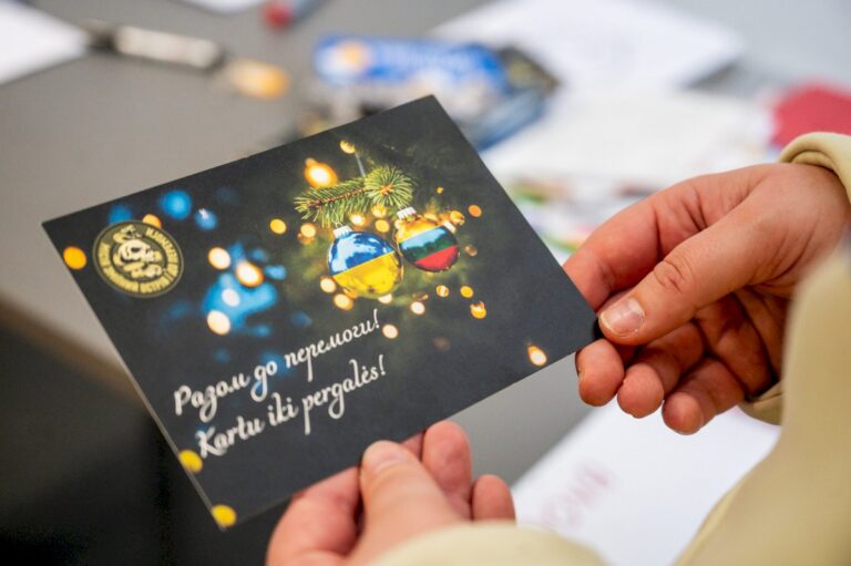 Kaunas veža Kalėdas į apkasus: Ukrainos kariams – vilkikas parama